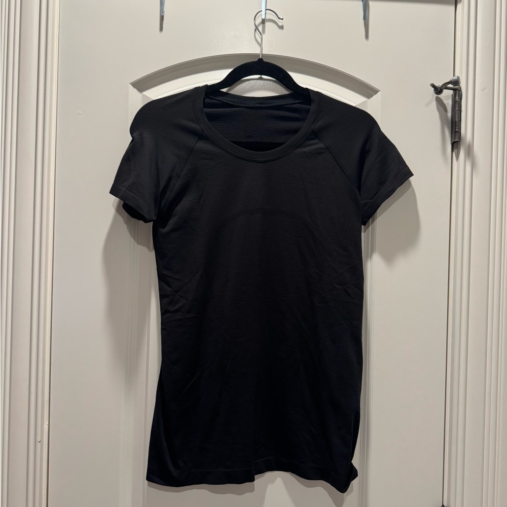 Black lululemon swiftly tech